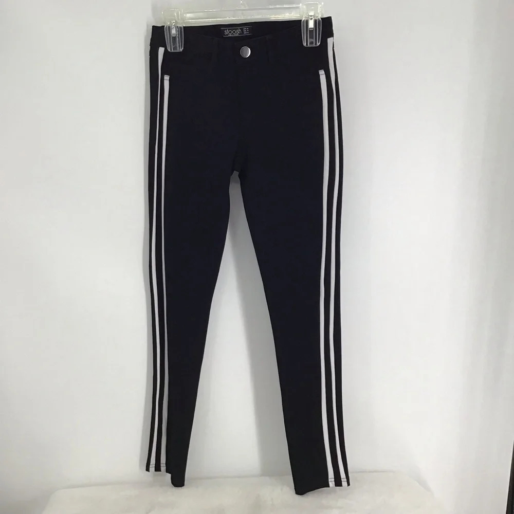 Swoosh Women’s Casual Stretch Striped Leggings Black/White Size Medium
